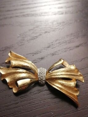 Gold Bow Crystal Accent Vintage Brooch